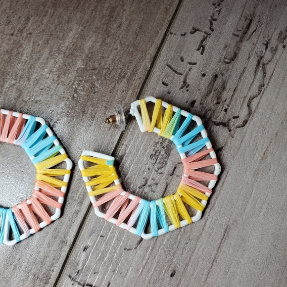 NWT Pastel Octogonal Raffia Open Hoop Earrings Purple Blue Green Orange Yellow - Picture 7 of 11